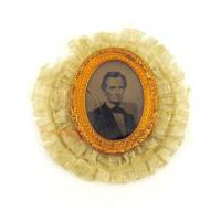 Image: Abraham Lincoln 1860 campaign pin