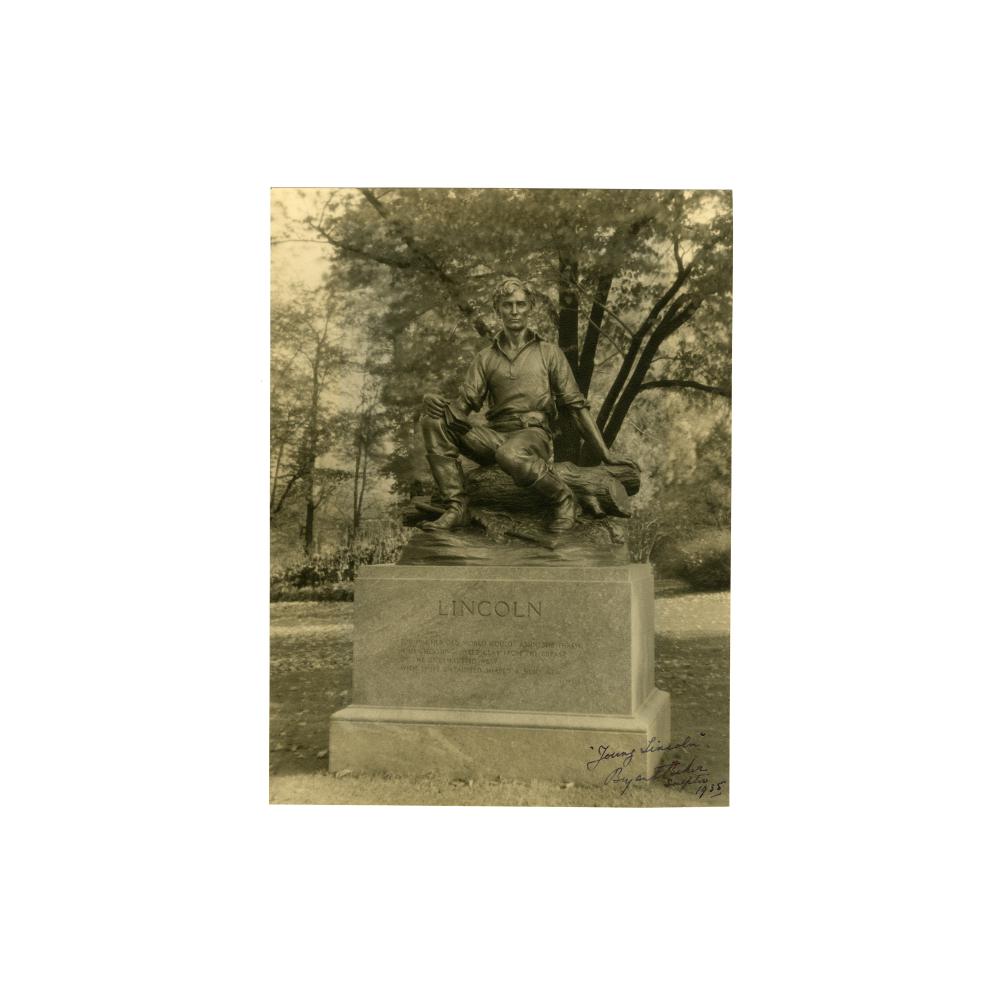 Image: Photograph of "Young Lincoln" statue in Buffalo, New York