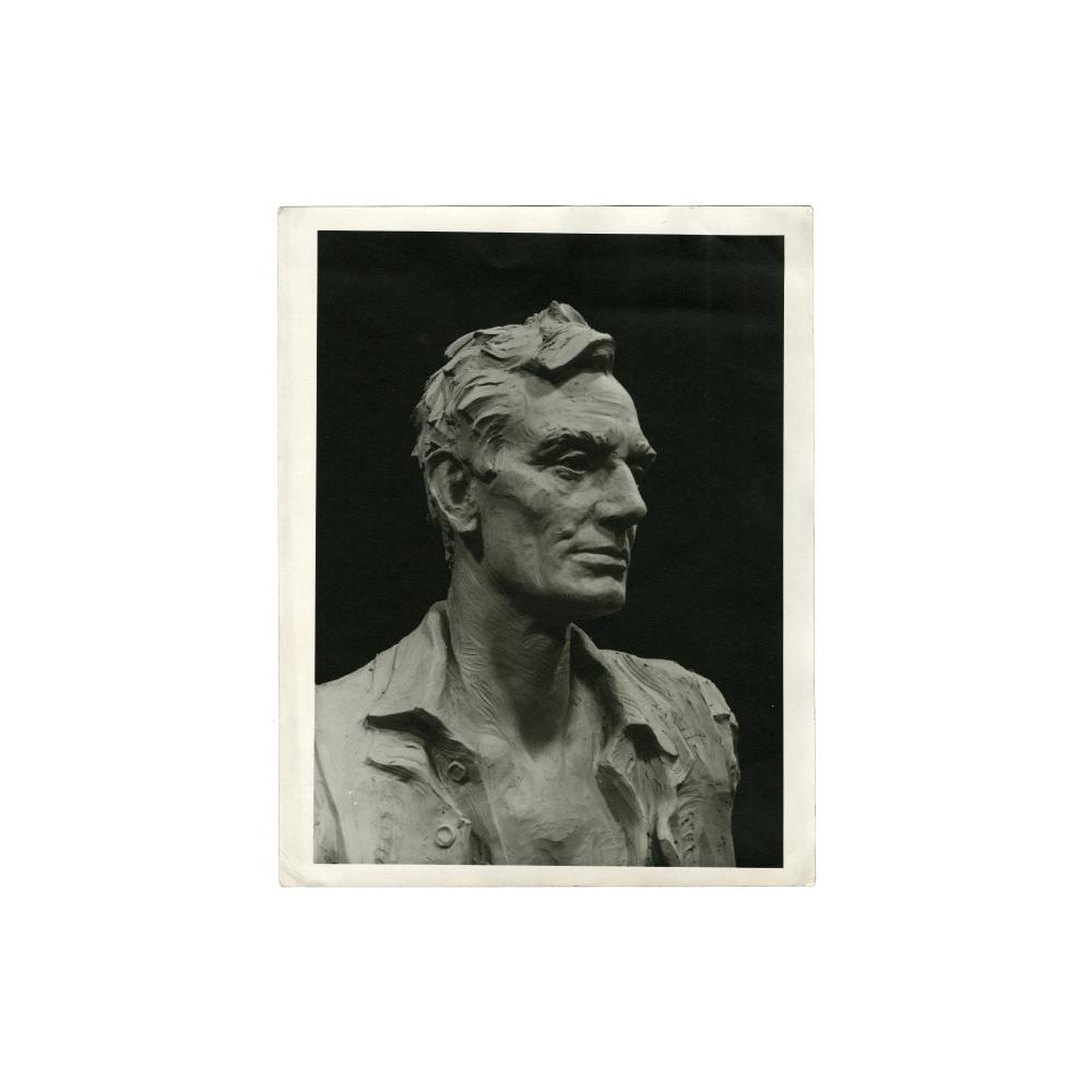 Image: Lincoln, the Frontiersman statue photograph