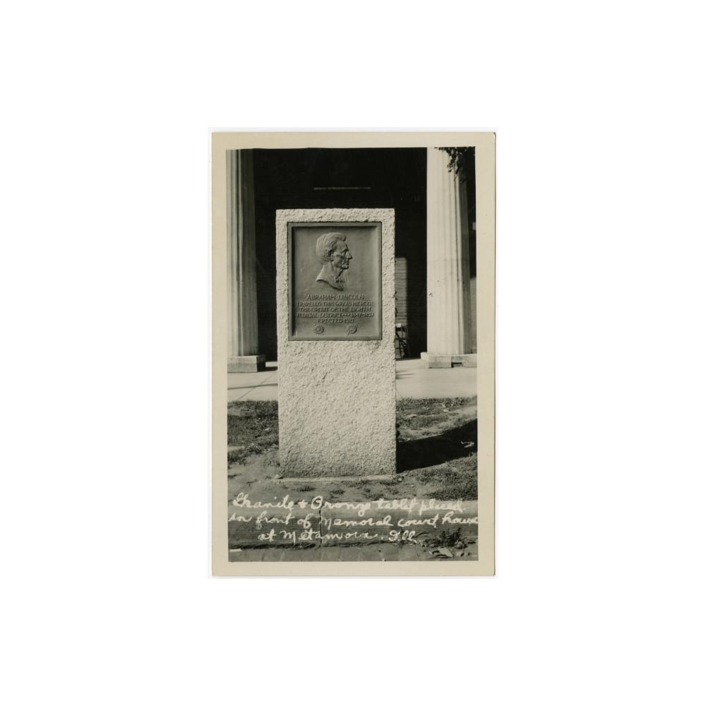 Image: Marker in front of the Lincoln Memorial Court House in Metamora, Illinois