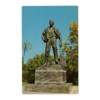 Image: Abraham Lincoln Statue at New Salem State Park