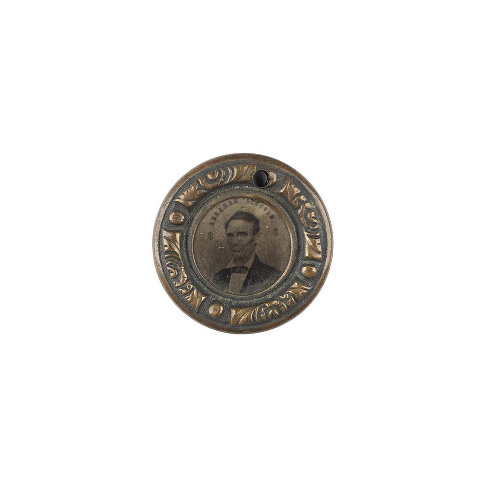 Image: Abraham Lincoln button