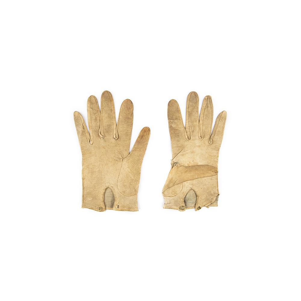 Image: pair of gloves