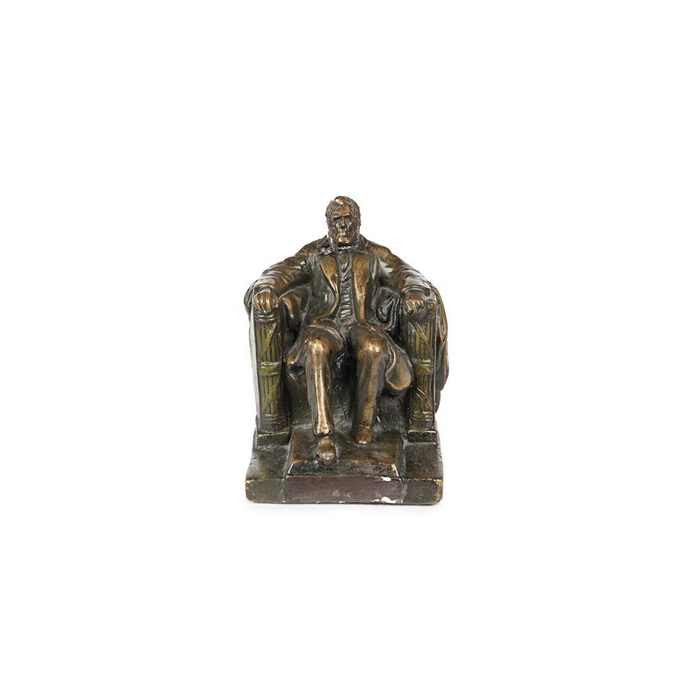 Image: Seated Abraham Lincoln Figurine