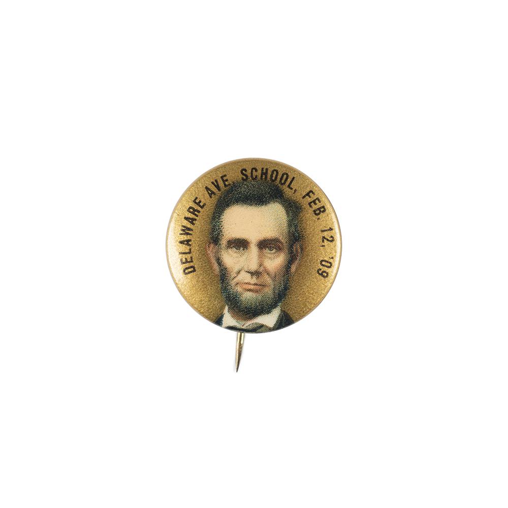 Image: Abraham Lincoln pin